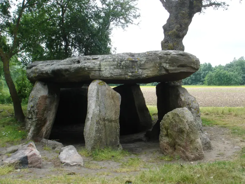 Dolmen la pierre Cezéé